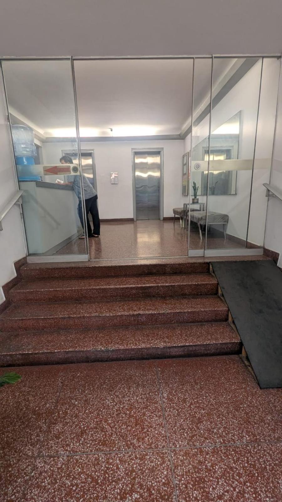 Amplia En Centro De *
